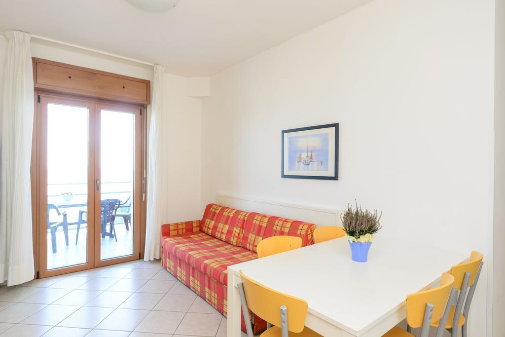 Sunbeach Apartments Lignano Sabbiadoro Exterior foto